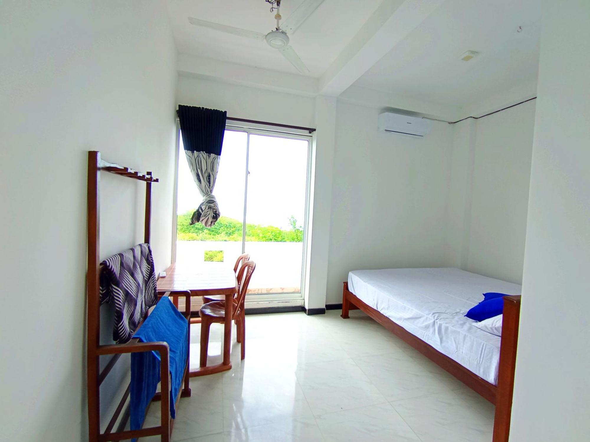 Blue Waves Ocean Mirissa Hotel Exterior photo